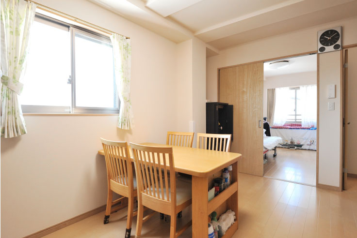 【飲食店併用・4F・屋上・太陽光】敷地29.15坪|延床89.98坪!<br>ホームエレベーター活用多世帯はレストラン&8人家族の住まい