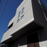 【高級かつスタイリッシュな外観】敷地30.03坪｜延床39.67坪！<br>法規制ギリギリまで広げた３階北側斜線部分は収納スペースに