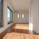 【高級かつスタイリッシュな外観】敷地30.03坪｜延床39.67坪！<br>法規制ギリギリまで広げた３階北側斜線部分は収納スペースに