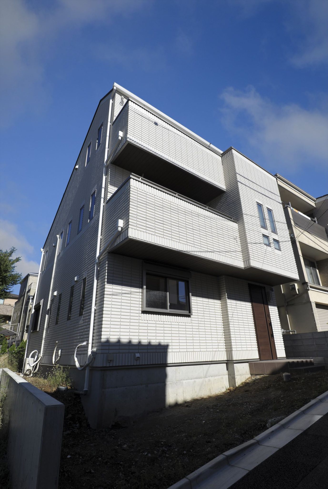 alt=”東京の狭小住宅建築実例”