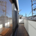 【高級かつスタイリッシュな外観】敷地30.03坪｜延床39.67坪！<br>法規制ギリギリまで広げた３階北側斜線部分は収納スペースに
