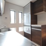 【高級かつスタイリッシュな外観】敷地30.03坪｜延床39.67坪！<br>法規制ギリギリまで広げた３階北側斜線部分は収納スペースに