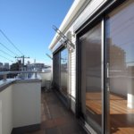 【高級かつスタイリッシュな外観】敷地30.03坪｜延床39.67坪！<br>法規制ギリギリまで広げた３階北側斜線部分は収納スペースに