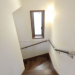 【高級かつスタイリッシュな外観】敷地30.03坪｜延床39.67坪！<br>法規制ギリギリまで広げた３階北側斜線部分は収納スペースに