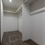 【高級かつスタイリッシュな外観】敷地30.03坪｜延床39.67坪！<br>法規制ギリギリまで広げた３階北側斜線部分は収納スペースに