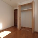 【高級かつスタイリッシュな外観】敷地30.03坪｜延床39.67坪！<br>法規制ギリギリまで広げた３階北側斜線部分は収納スペースに