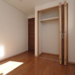 【高級かつスタイリッシュな外観】敷地30.03坪｜延床39.67坪！<br>法規制ギリギリまで広げた３階北側斜線部分は収納スペースに