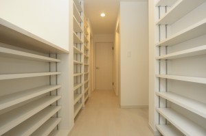 3F本棚廊下-3