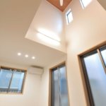 【3階建て屋上付き住宅】敷地31.9坪｜延床40.6坪！<br>「ただいま」が暖かい。家族団らんの工夫が随所に詰まった狭小住宅