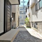 【3階建て屋上付き住宅】敷地31.9坪｜延床40.6坪！<br>「ただいま」が暖かい。家族団らんの工夫が随所に詰まった狭小住宅