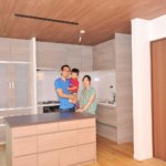 【3階建て屋上付き住宅】敷地31.9坪｜延床40.6坪！<br>「ただいま」が暖かい。家族団らんの工夫が随所に詰まった狭小住宅