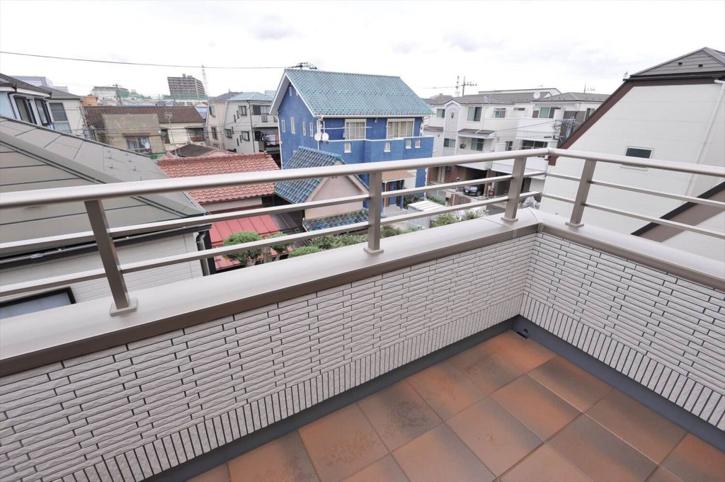 alt=”3階建て狭小住宅の間取り”