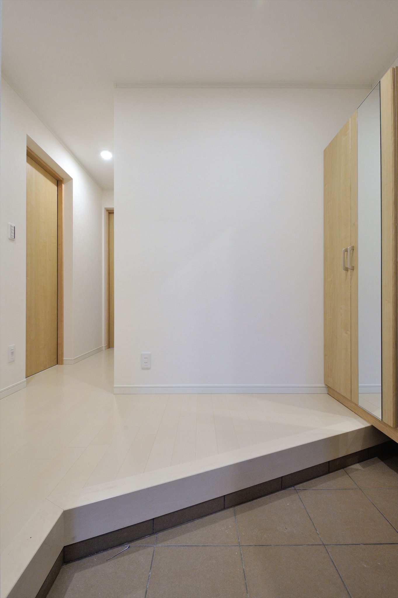 【リノベーション二世帯住宅】敷地34.07坪|延床71.91坪!<br>1階賃貸用店舗・倉庫スペース併用の居住空間が完全に独立した二世帯住宅