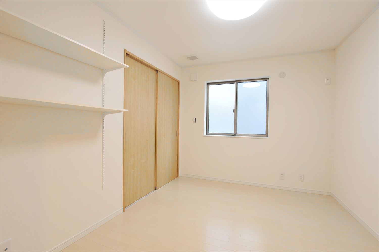 【リノベーション二世帯住宅】敷地34.07坪|延床71.91坪!<br>1階賃貸用店舗・倉庫スペース併用の居住空間が完全に独立した二世帯住宅