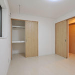 【リノベーション二世帯住宅】敷地34.07坪|延床71.91坪!<br>1階賃貸用店舗・倉庫スペース併用の居住空間が完全に独立した二世帯住宅