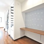 【吹き抜けのある3階建て住宅】敷地17.96坪｜延床25.69坪！<br>最大限に空間を活かしたボリュームのある建物