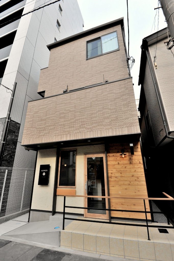 店舗併用二世帯住宅の外観