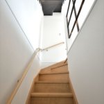 【ＬＤＫの広々空間】敷地17.16坪｜延床27.53坪！<br>オープンな鉄骨階段、吹抜けなど光を多く取り入れた素敵なお住まい