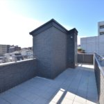 【ＬＤＫの広々空間】敷地17.16坪｜延床27.53坪！<br>オープンな鉄骨階段、吹抜けなど光を多く取り入れた素敵なお住まい