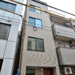 【木造４階建て】敷地10.12坪｜延床27.75坪！<br>限られた敷地に地下と屋上4階の6層住宅