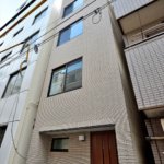 【木造４階建て】敷地10.12坪｜延床27.75坪！<br>限られた敷地に地下と屋上4階の6層住宅