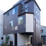 【木造４階建て】敷地10.12坪｜延床27.75坪！<br>限られた敷地に地下と屋上4階の6層住宅