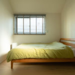 【ルーフバルコニー付き住宅】敷地15.89坪｜延床33.60坪！<br>見所は玄関と連続した和室を設けた広々エントランス