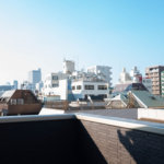 【ルーフバルコニー付き住宅】敷地15.89坪｜延床33.60坪！<br>見所は玄関と連続した和室を設けた広々エントランス