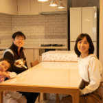 【ルーフバルコニー付き住宅】敷地15.89坪｜延床33.60坪！<br>見所は玄関と連続した和室を設けた広々エントランス
