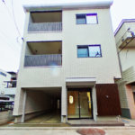 【女性専用賃貸建物】敷地面積約163㎡(約49坪)　建築面積97㎡(約29坪)　延床面積　229㎡(約69坪)<br>部材一つ一つにこだわったご近所でも評判の賃貸建物