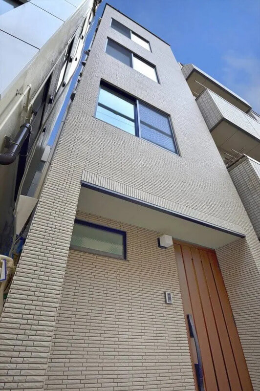 「10坪の敷地」に建つ「延床面積30坪」の家