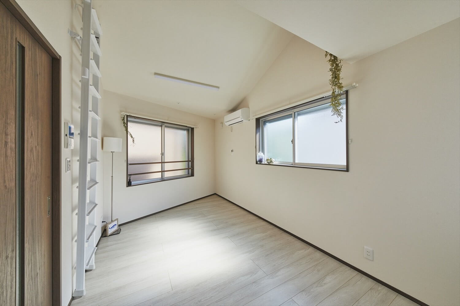 【斜めの変形地に建てた賃貸物件】敷地84.09坪｜建築42.65坪！<br>家賃収入を目的とした駅近投資物件(全10部屋)