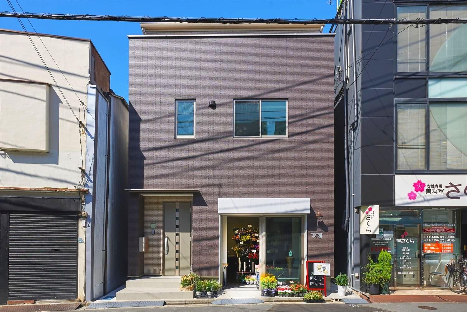 【店舗併用住宅】敷地20.49坪｜延床35.33坪！<br>夜になると素敵な明かりを灯す商店街のお花屋さん