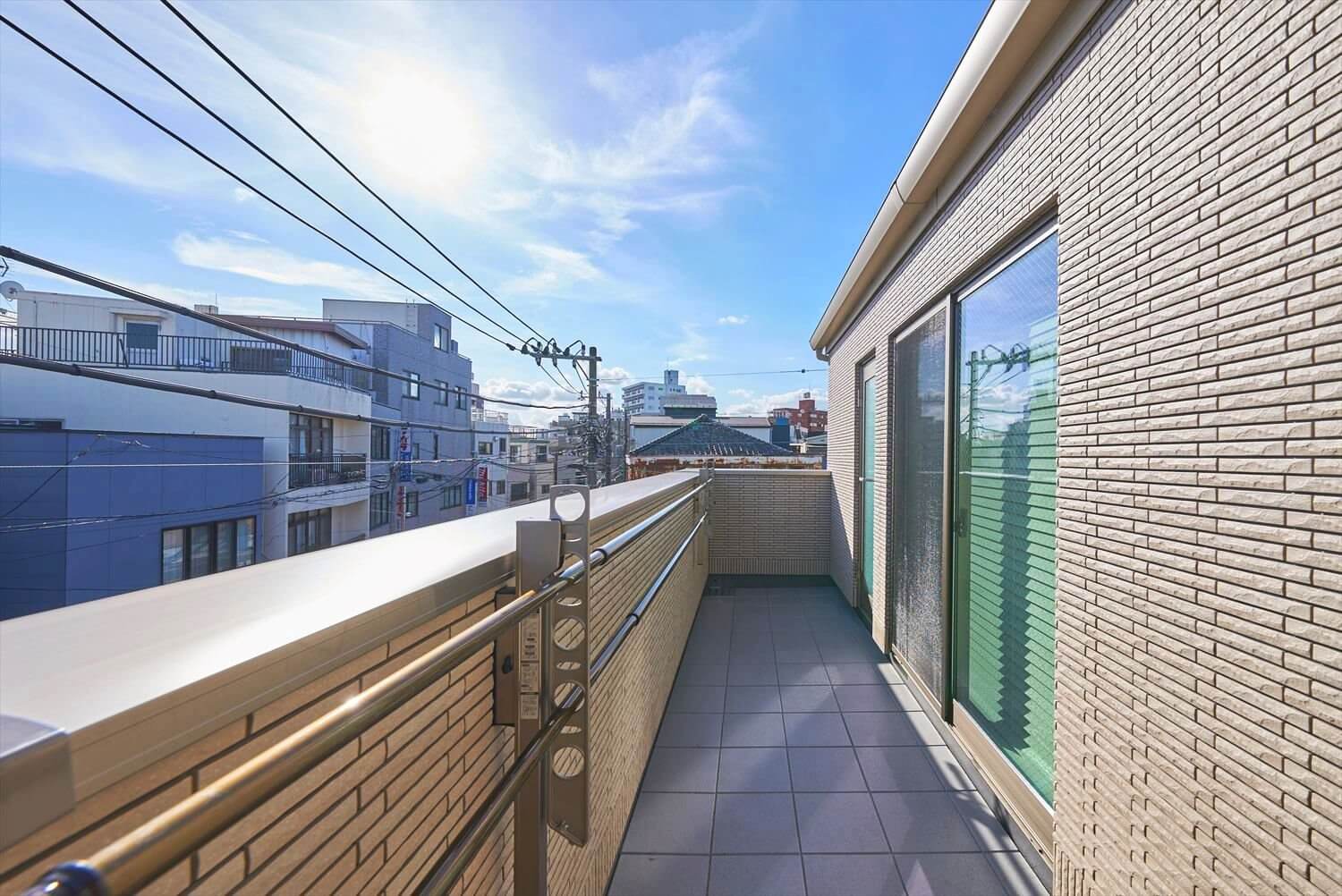 【店舗併用住宅】敷地20.49坪｜延床35.33坪！<br>夜になると素敵な明かりを灯す商店街のお花屋さん