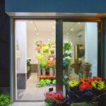 【店舗併用住宅】敷地20.49坪｜延床35.33坪！<br>夜になると素敵な明かりを灯す商店街のお花屋さん