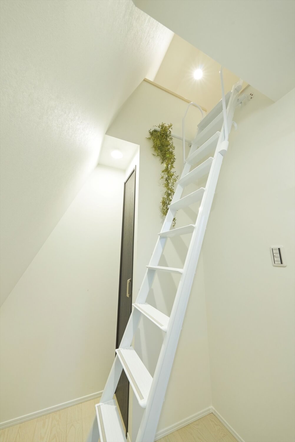 【10㎝も無駄にしない狭小住宅】敷地20.32坪｜延床37.88坪！<br>斜めの壁があるデッドスペースも、居住空間に