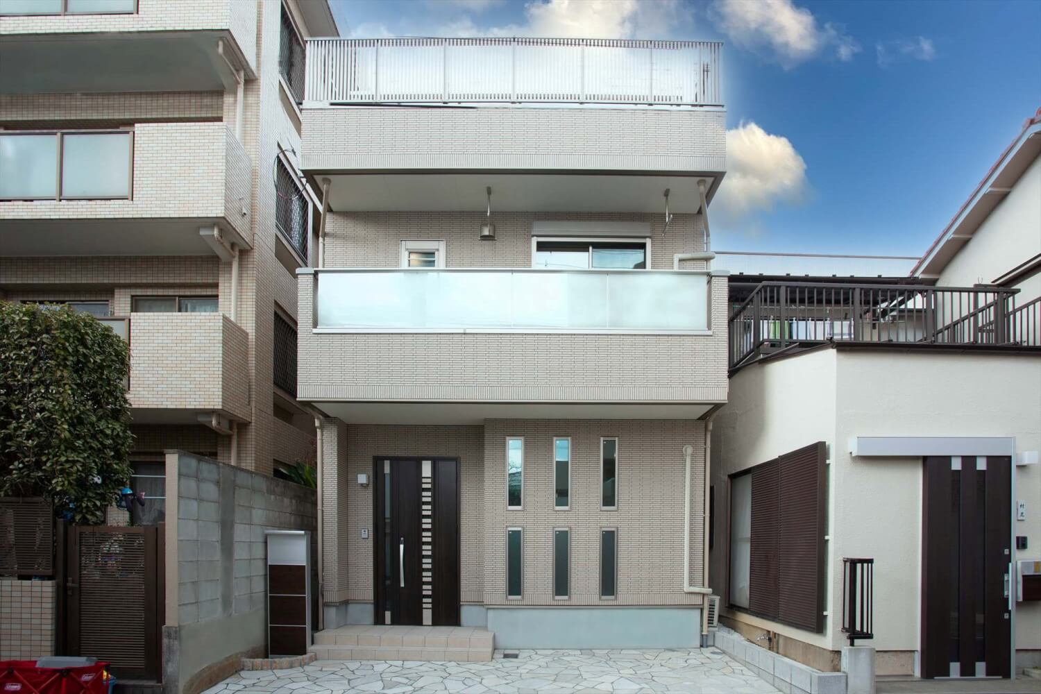 【ホームエレベーターのある暮らし】敷地22.79坪｜延床32.83坪！<br>重たい荷物もバルコニーへ簡単に運べます