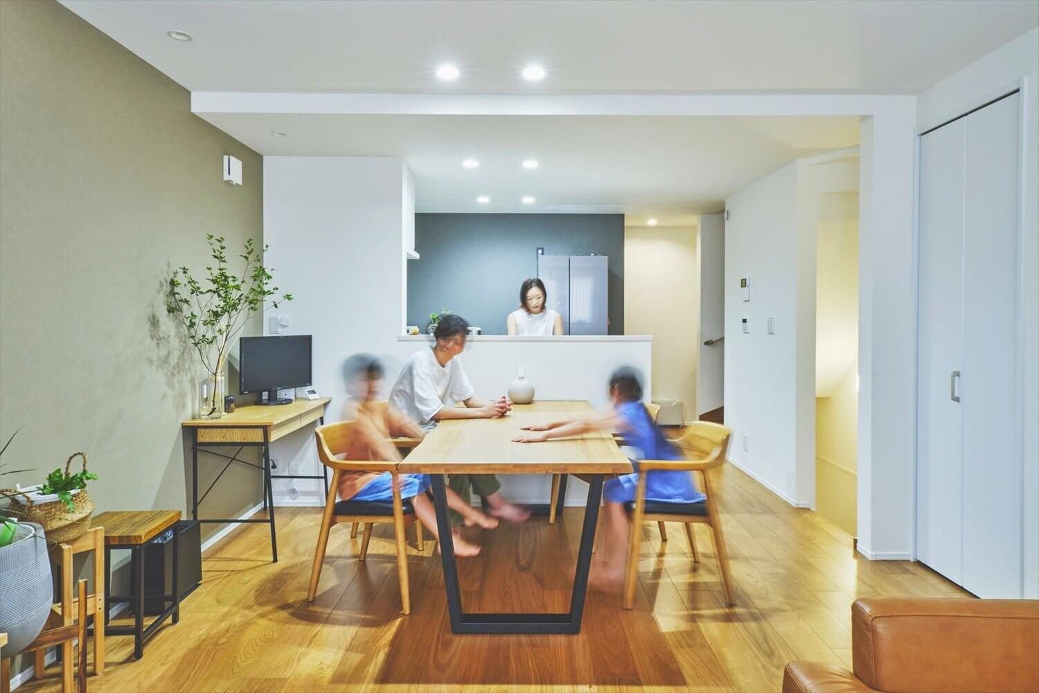 【分離型住宅】敷地21.19坪｜延床42.15坪！<br>祖父母と暮らす屋上つき３階建て