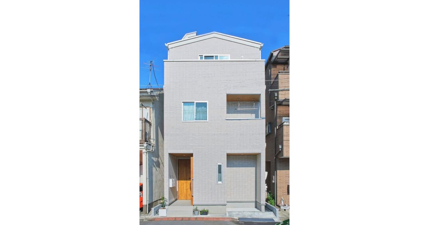 【分離型住宅】敷地21.19坪｜延床42.15坪！<br>祖父母と暮らす屋上つき３階建ての事例画像