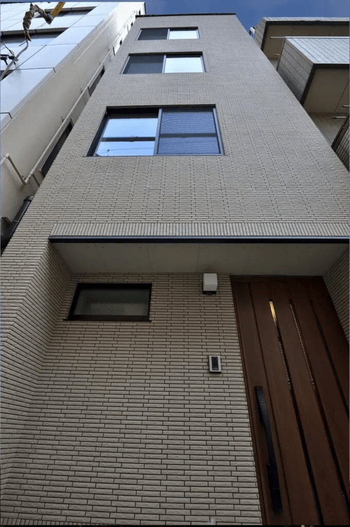 地下と地上にも空間が広がる木造4階建て(29.56坪・墨田区)_1
