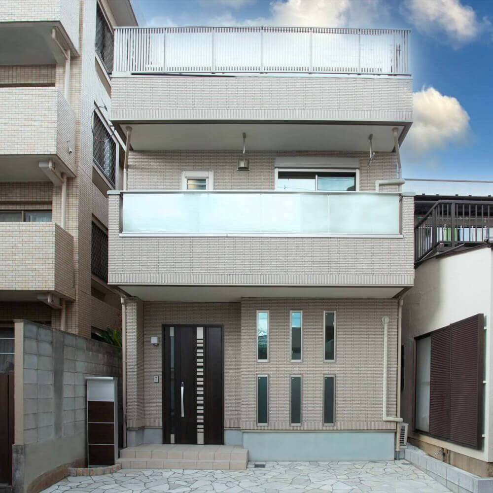 日差しが差し込む明るいLDKを持つ家