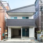 【木造3階建てZEH住宅】敷地20.09坪｜延床35.70坪<br>アトリエ＋住居の東京ゼロエミ住宅水準のZEH（太陽光＋蓄電池）住宅