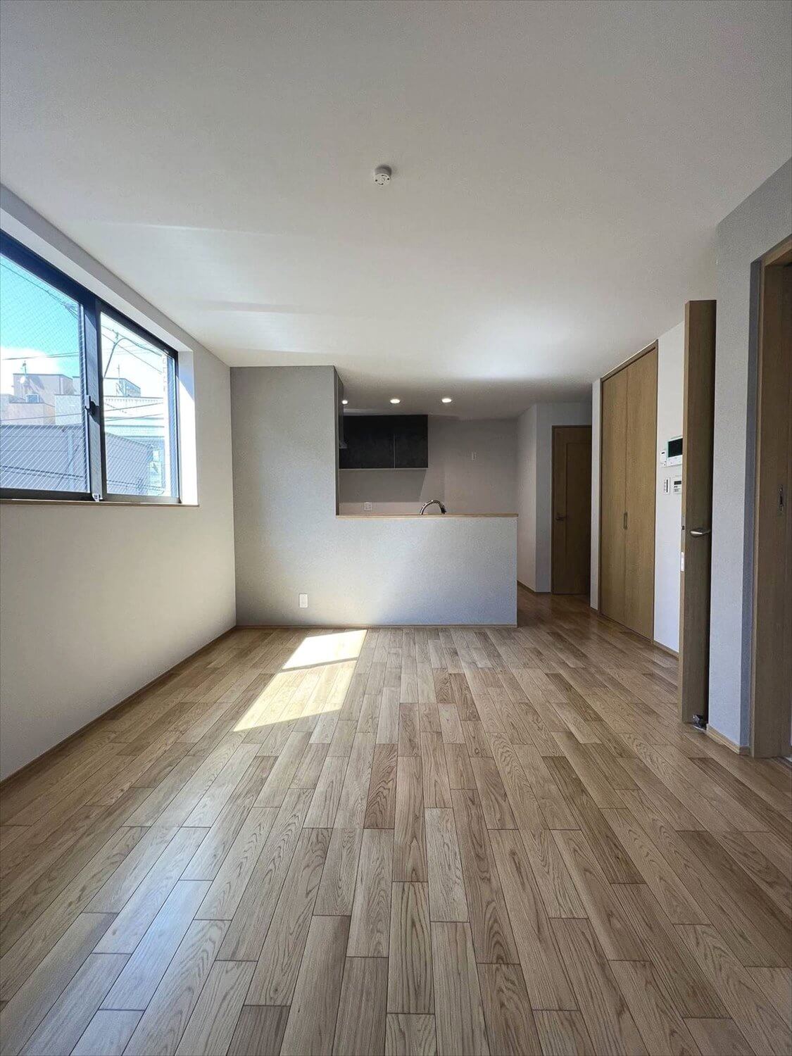 【木造3階建てZEH住宅】敷地20.09坪｜延床35.70坪<br>アトリエ＋住居の東京ゼロエミ住宅水準のZEH（太陽光＋蓄電池）住宅