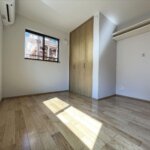 【木造3階建てZEH住宅】敷地20.09坪｜延床35.70坪<br>アトリエ＋住居の東京ゼロエミ住宅水準のZEH（太陽光＋蓄電池）住宅