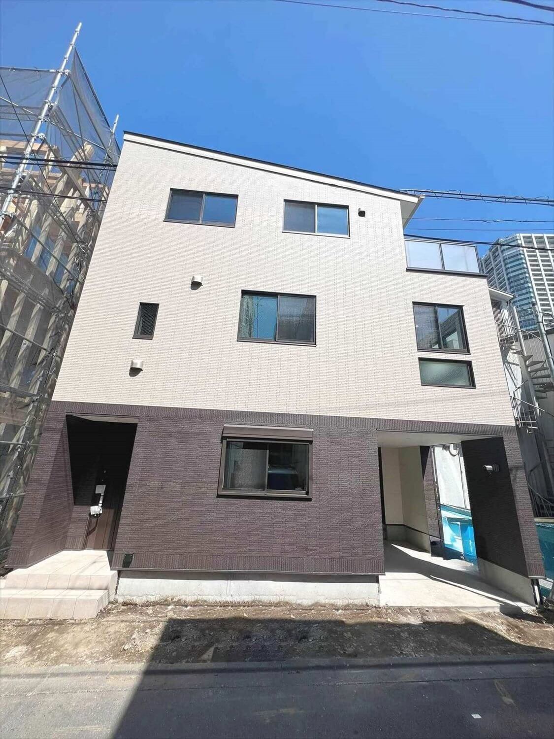 【木造3階建てZEH住宅】敷地20.09坪｜延床35.70坪<br>アトリエ＋住居の東京ゼロエミ住宅水準のZEH（太陽光＋蓄電池）住宅