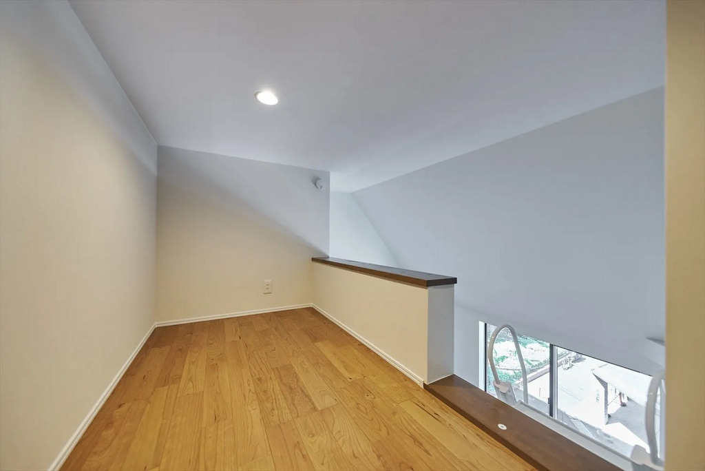 階段下から小屋裏ロフトまで、限られた床面積を有効に活用
