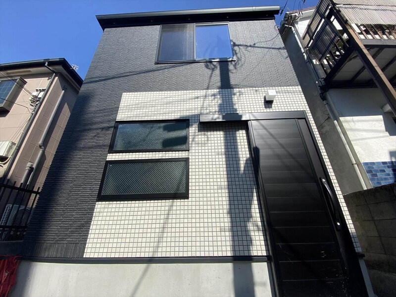 こだわりの内装と音響が素敵な3階建て 外観もタイルでおしゃれに