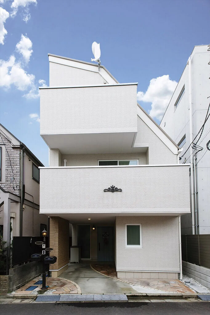 外構にもこだわっておしゃれな外観を実現した3階建ての家