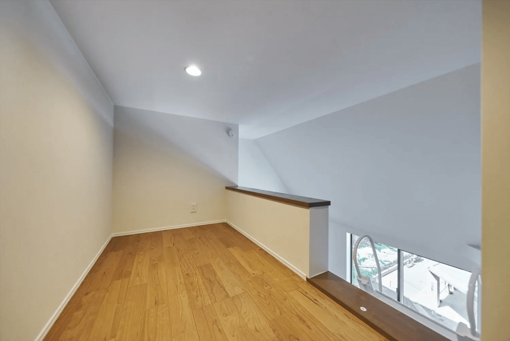3階の屋根型に合わせた空間もロフトとして活用