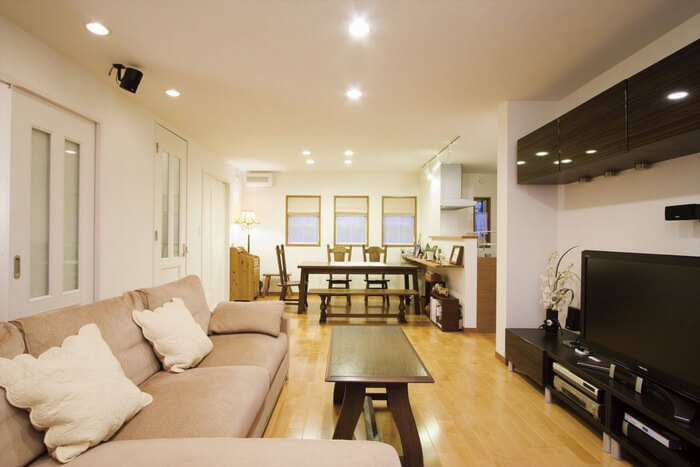 ビルトインガレージのある家5つの間取りを紹介：【約25坪】車もバイクも駐車できる大型のガレージ_2